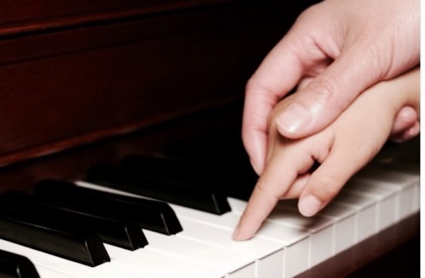 تدريس خصوصي پیانو بيش از ١٣ سال سابقه تدريس