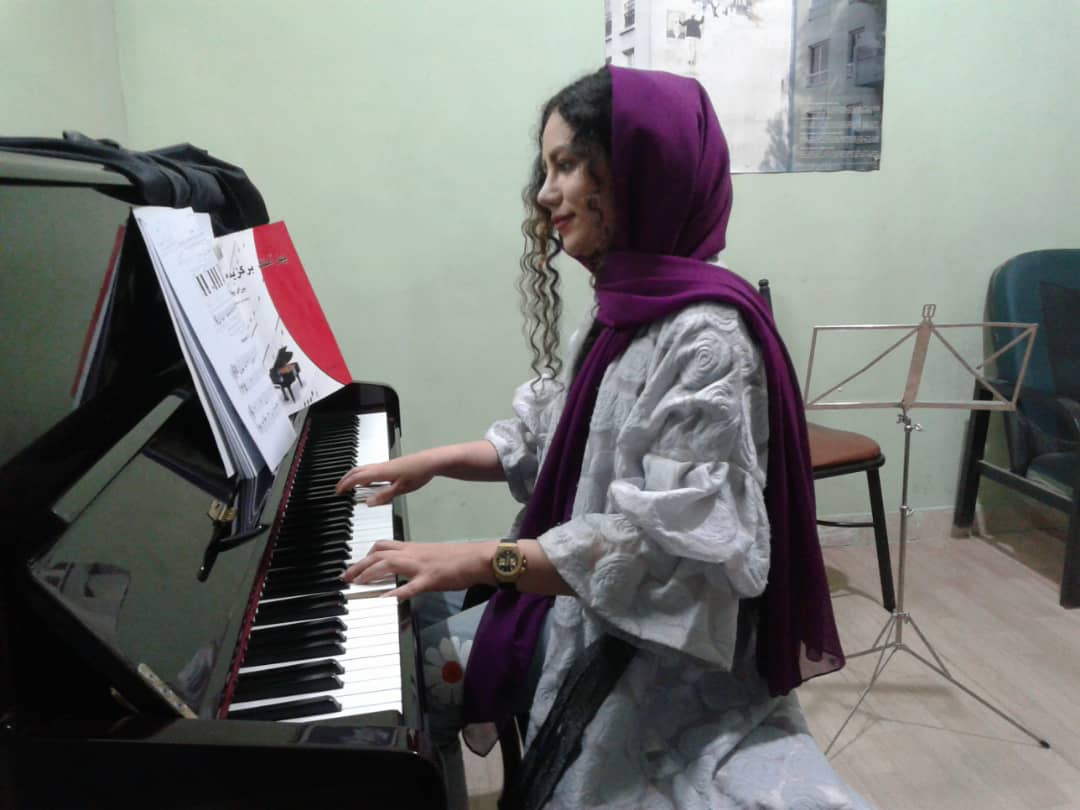 تدریس پیانو و تئوری موسیقی توسط مدرس خانم دارای سابقه تدریس در فرهنگسرا و آموزشگاه های کرج