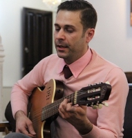 تدریس خصوصی گیتار سلفژ و آواز با سابقه 10 سال تدریس